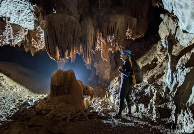 Hình ảnh hang động kì ảo giữa rừng Việt Nam trên báo nước ngoài