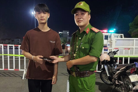 Khách du lịch cảm ơn lực lượng Công an