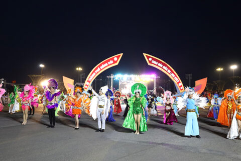 TP. Đồng Hới: Tưng bừng lễ hội đường phố