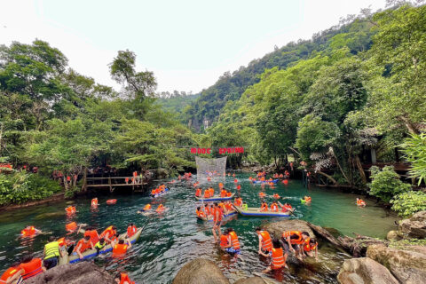 Bùng nổ lượng khách đến Quảng Bình dịp nghỉ lễ