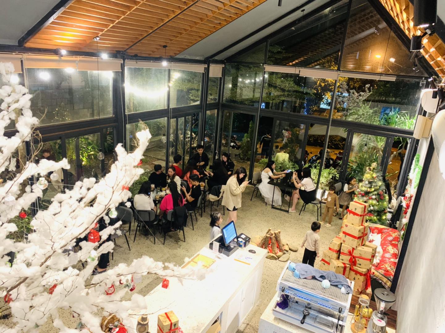 Quán cà phê Home is Đặng - Branch 227/4 Hùng Vương 