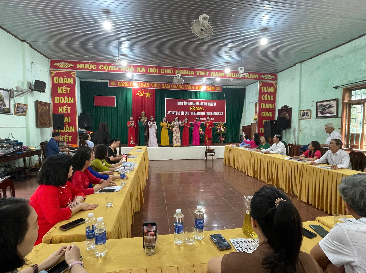 Trung tâm Văn hóa - Điện ảnh tỉnh bế giảng lớp truyền dạy dân ca Bình Trị Thiên ở xã Trung Nam, huyện Vĩnh Linh