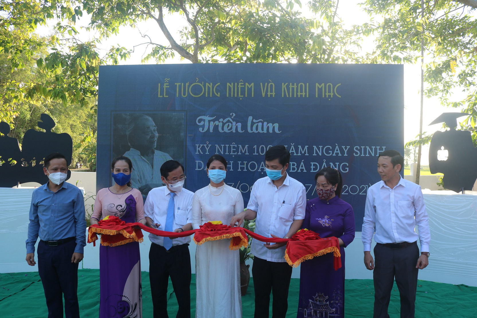 Chiêm ngưỡng các tác phẩm nghệ thuật Lê Bá Đảng tại Quảng Trị
