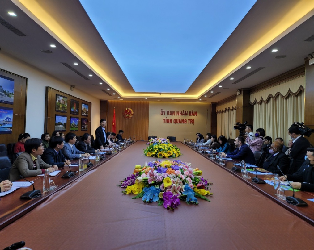 Đại diện các Sứ quán, Tùy viên báo chí và phóng viên nước ngoài thường trú tại Việt Nam thăm và làm việc tại tỉnh Quảng Trị