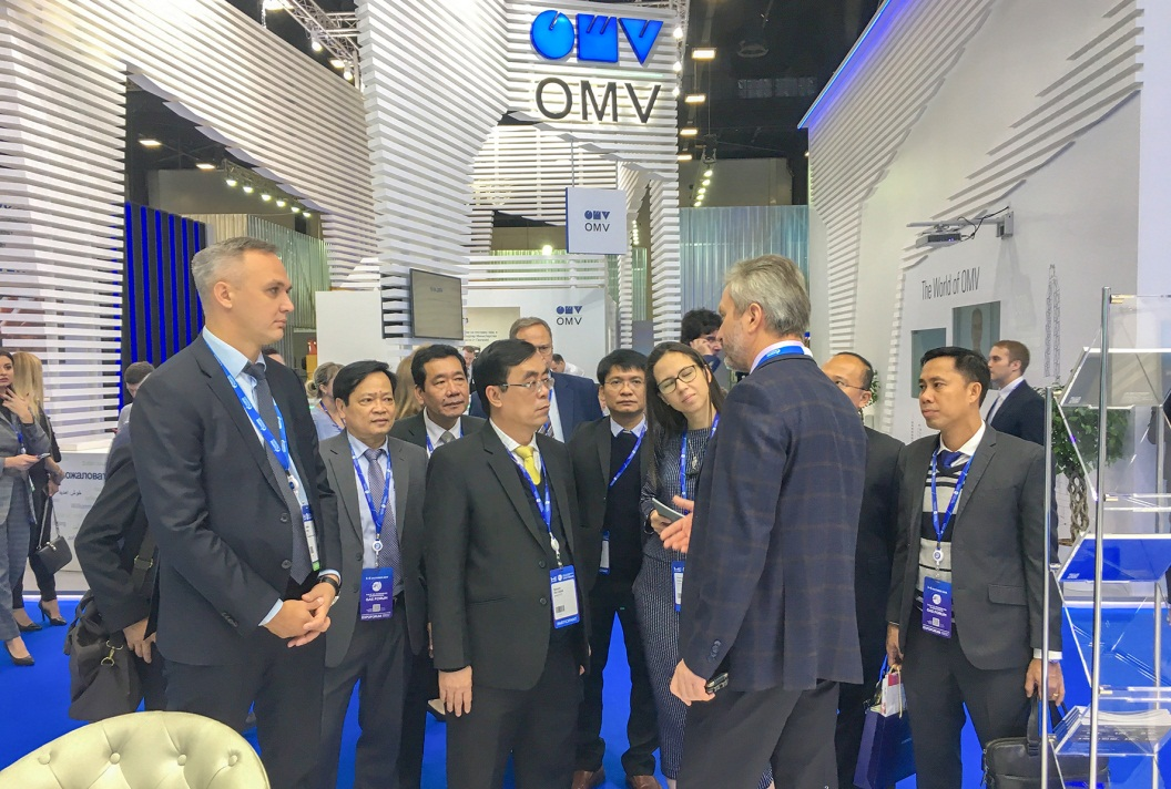 Chủ tịch UBND tỉnh Nguyễn Đức Chính thăm và làm việc với Tập đoàn Gazprom tại Liên bang Nga