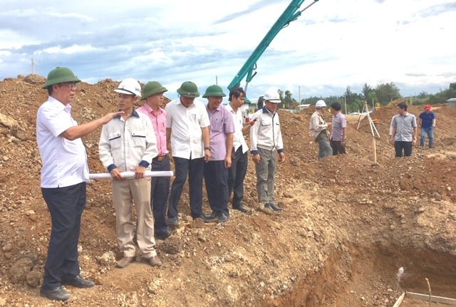Chủ tịch UBND tỉnh Nguyễn Đức Chính kiểm tra tiến độ các dự án du lịch ven biển thuộc Khu du lịch Cửa Việt - Cửa Tùng – Vịnh Mốc​​​​​​​