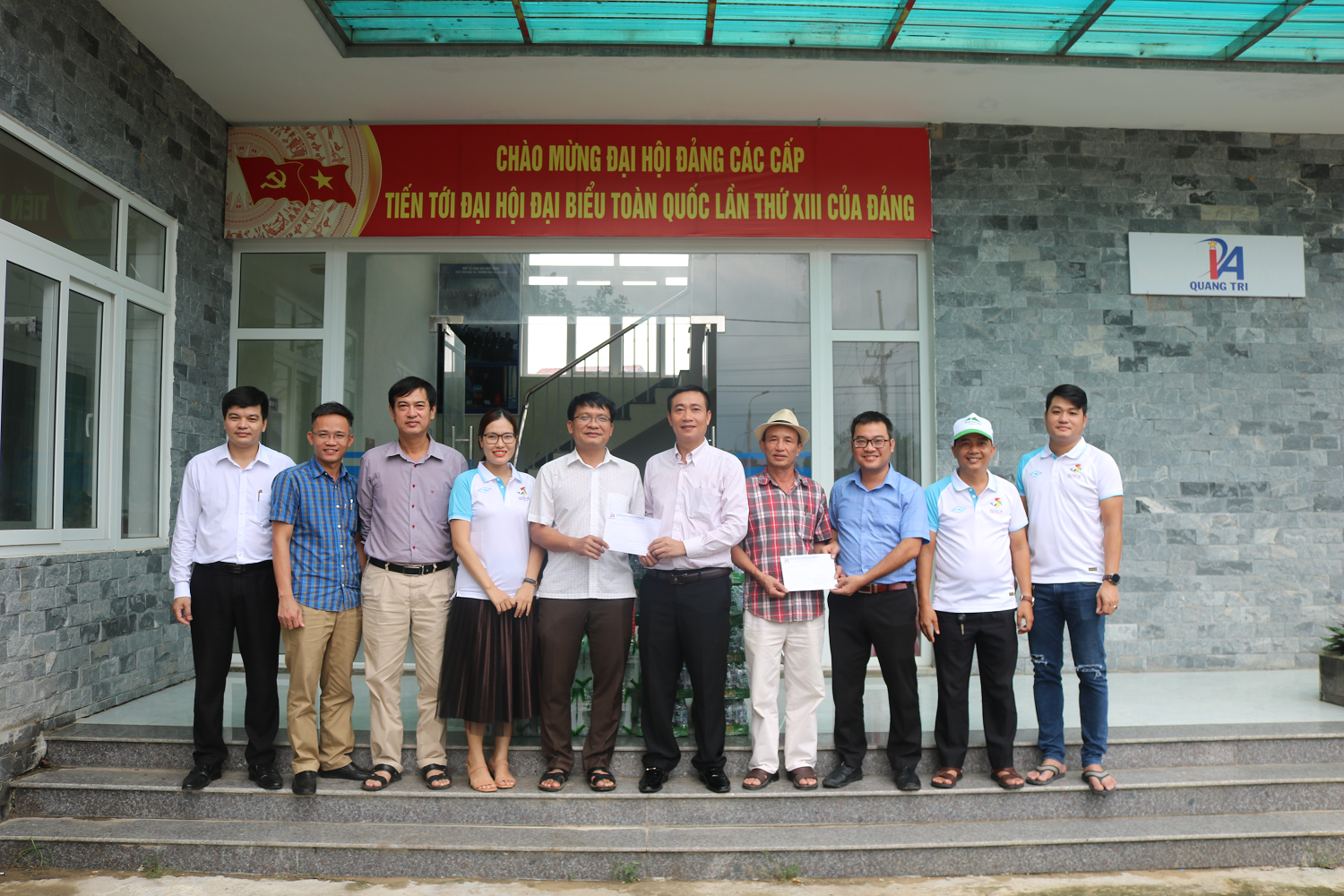IPA Quảng Trị phối hợp với Hiệp hội Du lịch tỉnh Quảng Trị tổ chức chương trình thăm và tặng quà cho người dân vùng lũ tại Quảng Trị năm 2020