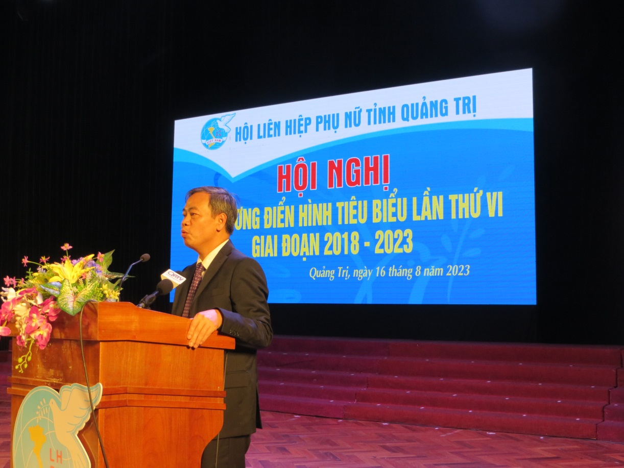 Hội liên hiệp phụ nữ tỉnh Quảng Trị trưng bày các sản phẩm tiêu biểu do hội viên phụ nữ sản xuất trên toàn tỉnh nhân dịp biểu dương điển hình tiêu biểu Cấp tỉnh lần thứ VI
