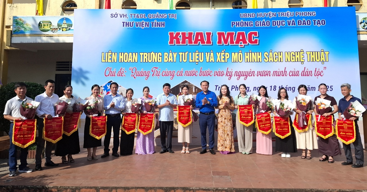 Khai mạc Liên hoan Trưng bày tư liệu, xếp mô hình sách nghệ thuật “Quảng Trị cùng cả nước bước vào kỷ nguyên vươn mình của dân tộc”