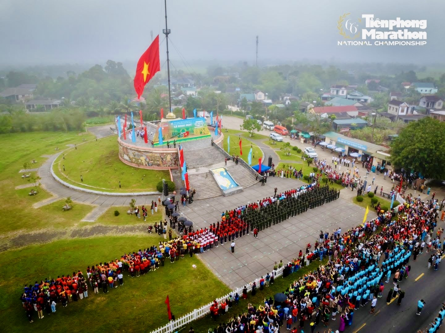 Lễ thượng cờ ở Di tích đôi bờ Hiền Lương - Bến Hải và Khai mạc Giải vô địch Quốc gia Marathon và cự ly dài Báo Tiền Phong lần thứ 66 – năm 2025 “Khúc khải hoàn”