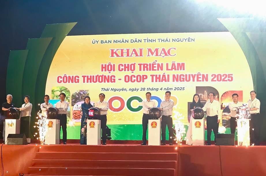 Khai mạc Hội chợ triển lãm Công Thương – OCOP Thái Nguyên 2025