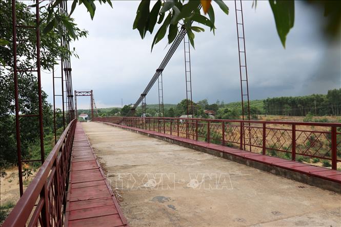 Cầu treo Bến Tắt